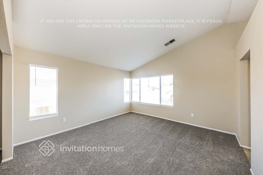 Building Photo - 2386 W Calle Celeste Dr