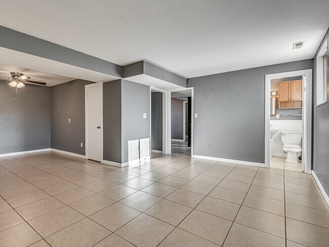 Building Photo - 2520 SW 68th St