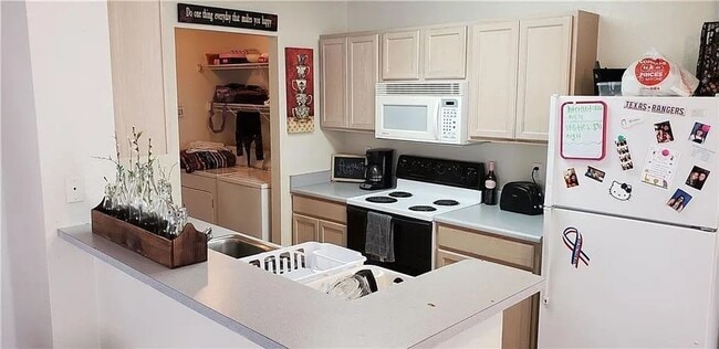 Building Photo - 3 Bedroom, 3.5 Bathrooms - 2 Car Garage - ...