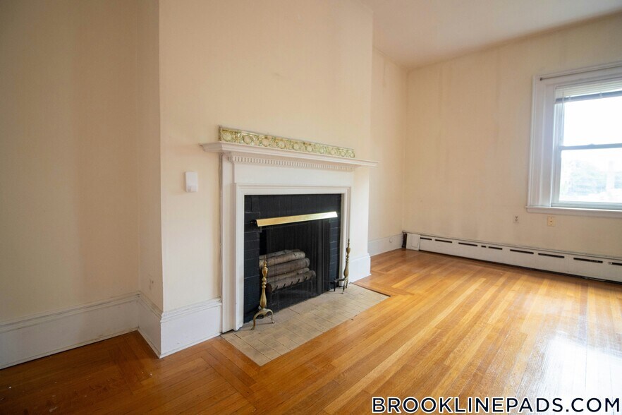 Building Photo - 1712 Beacon St