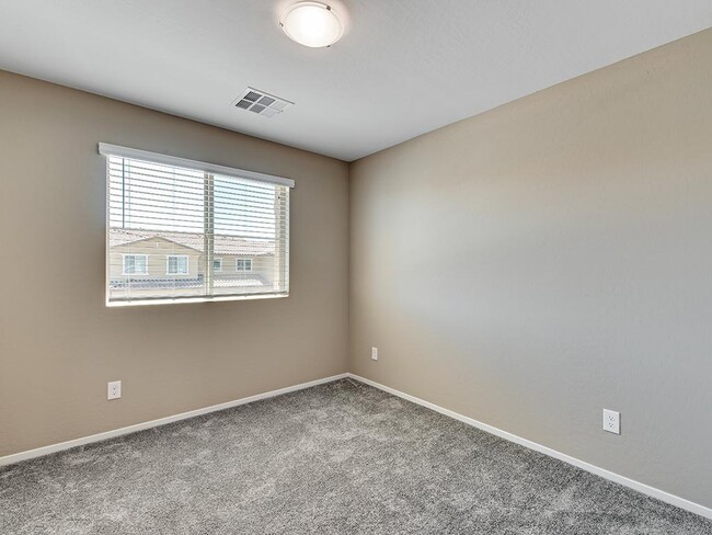 Building Photo - 21 Alamere Falls Dr