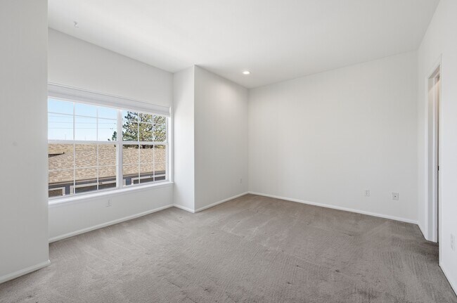 Building Photo - 7470 Singing Hills Dr