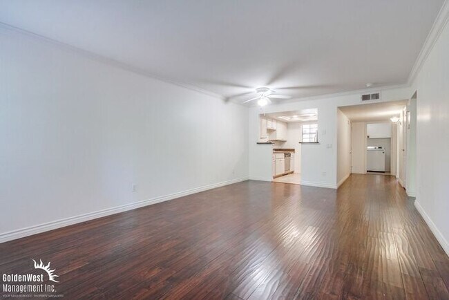 Building Photo - Renovated 2Bdm 2Ba Condo in Prime Carmel M...