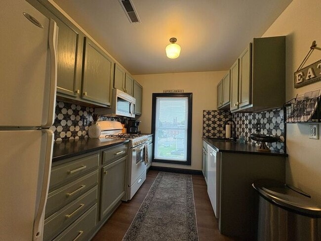 Building Photo - $5,400 | 7 Bedroom, 5 Bathroom Single Family Home | No Pets* | Available for August 1st, 2027 Mov...