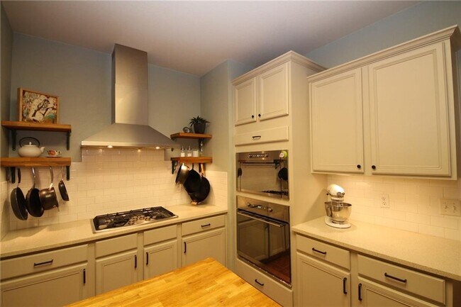 Building Photo - 12517 Sir Christophers Cove