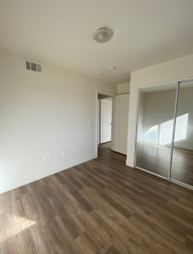 Building Photo - 11312 Huston St