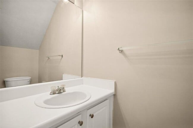 Building Photo - 14 Highoak Dr