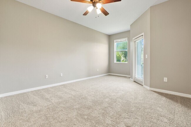 Building Photo - 4/2.5 Town Home w/ Loft and Office in Harr...