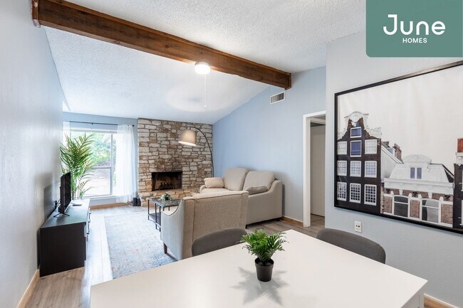 Building Photo - Queen room in 3-bed/1.5-bath Home