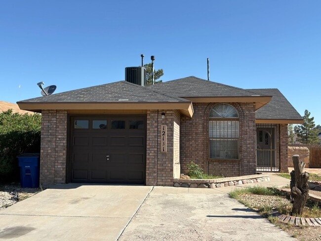 Primary Photo - Charming 3 bedroom, 2 bath home in East El...
