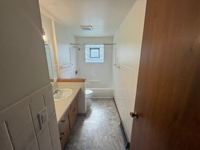 Building Photo - 3720 S 88th St