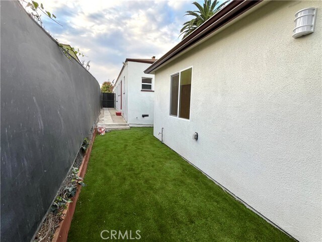 Building Photo - 2720 W 70th St