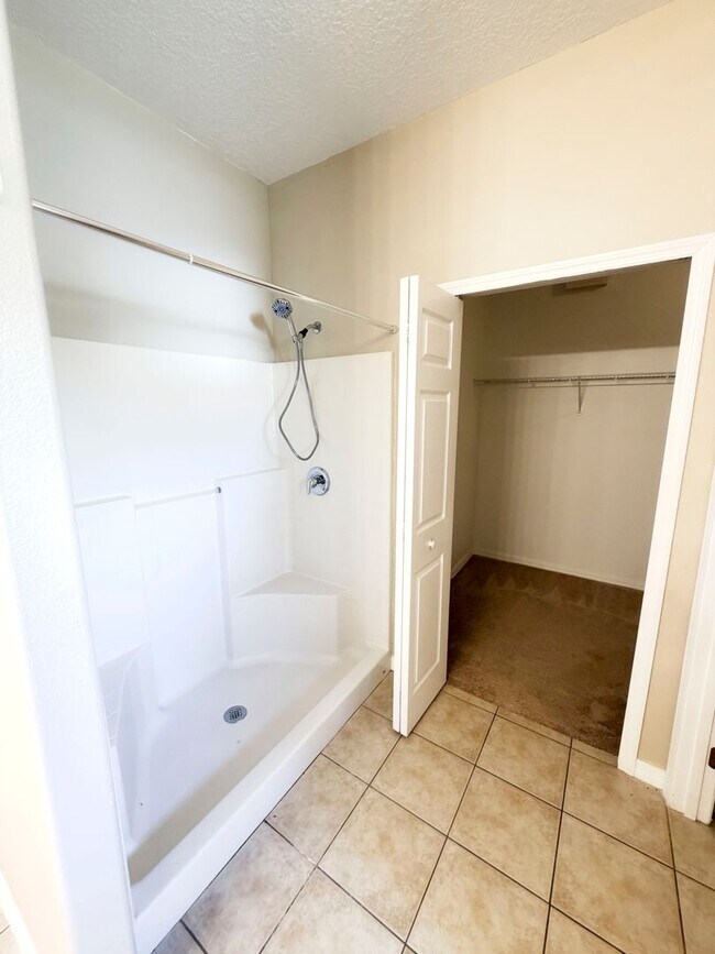 Building Photo - 72 Bickford Dr