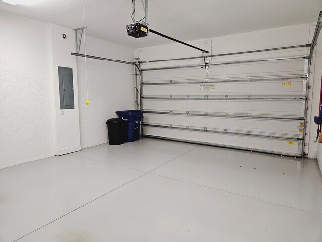 Building Photo - 10468 Crooked Crk Dr
