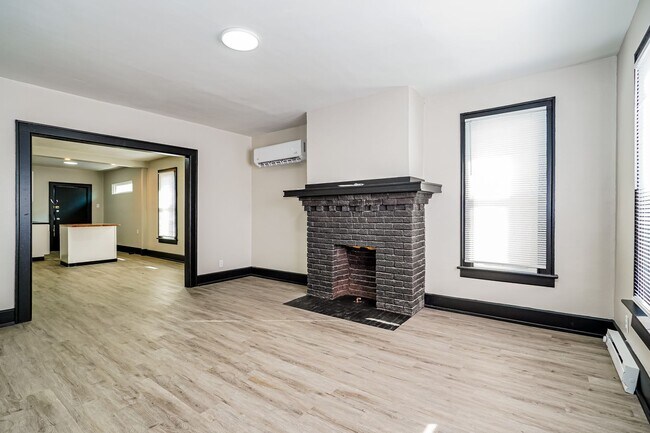 Building Photo - 98-100 N Hague Ave