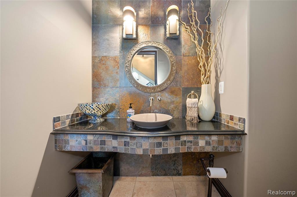 Building Photo - 42183 Kouza Ct