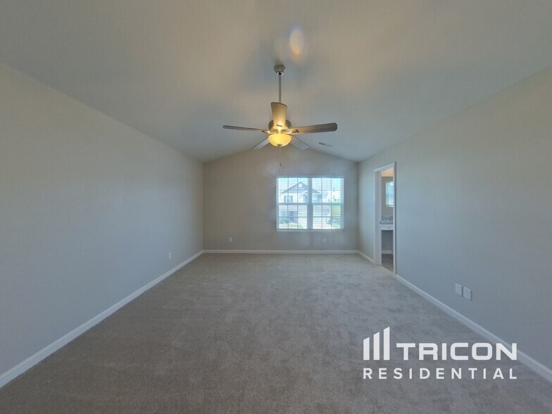Building Photo - 2124 Southlea Dr