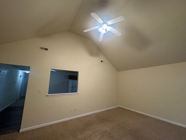 Building Photo - Cozy Private Living in Suffolk