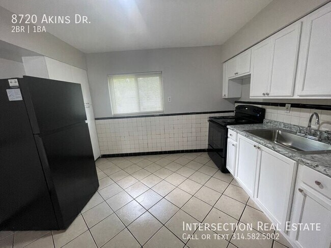 Building Photo - 8720 Akins Dr