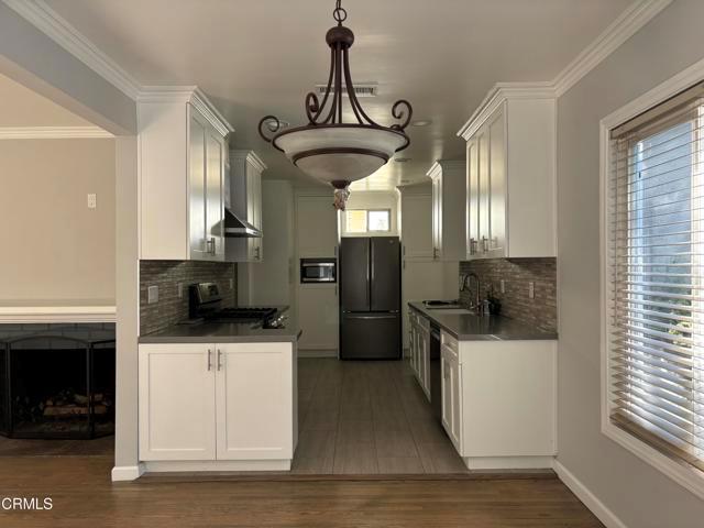 Building Photo - 3002 Manhattan Ave