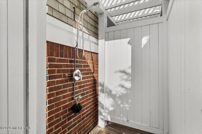 Building Photo - 1200 Bay Ave