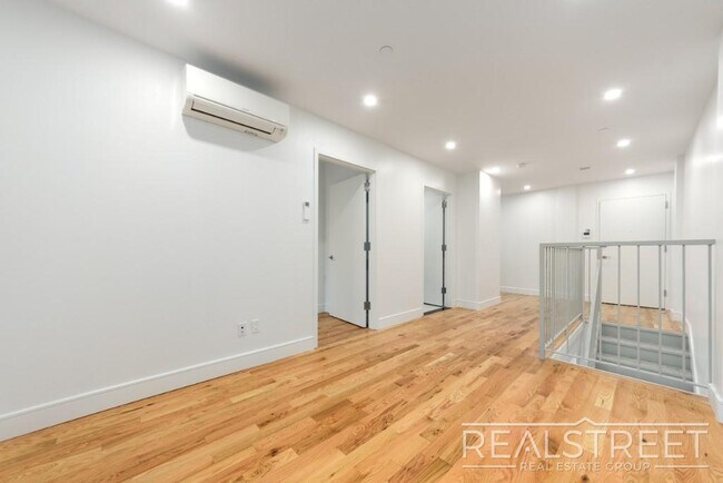 Building Photo - Modern New Construction Studio Apartment w...