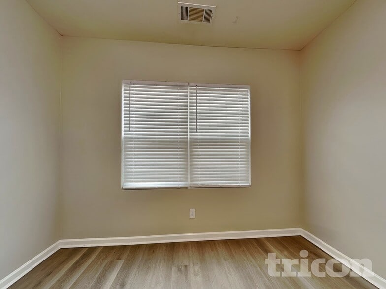 Building Photo - 2137 Hudson Dr