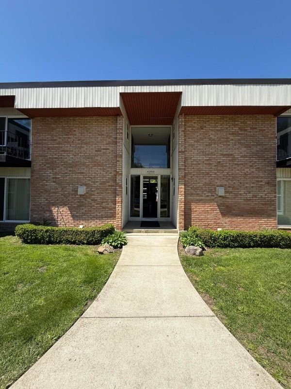 Primary Photo - 4190 Rochester Rd