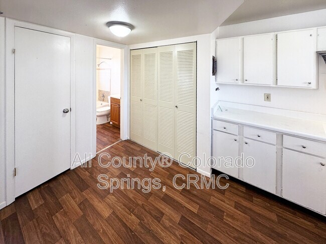 Building Photo - 1105 Cree Dr