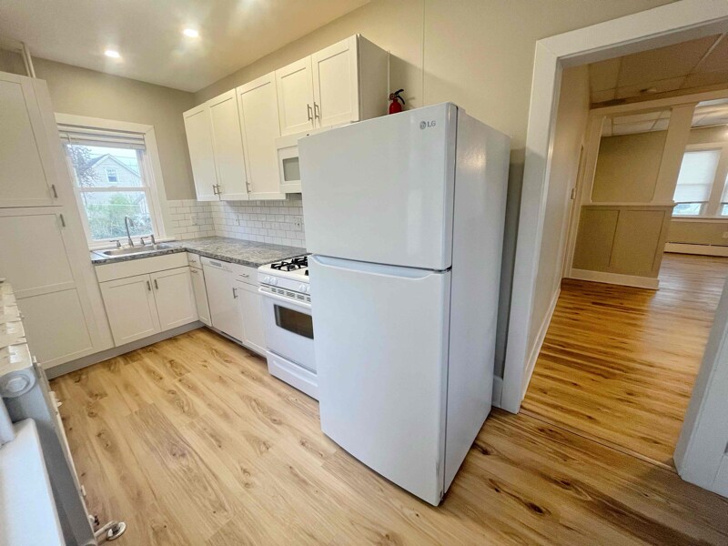 Building Photo - 142 Church St