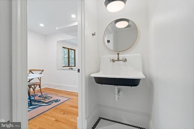 Building Photo - 7113 Bristol Rd