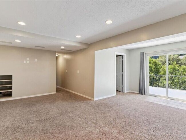 Building Photo - North Salt Lake Amazing 6 bed 3.5 bath family home