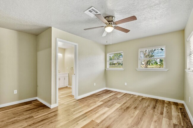 Building Photo - 243 Orchard St