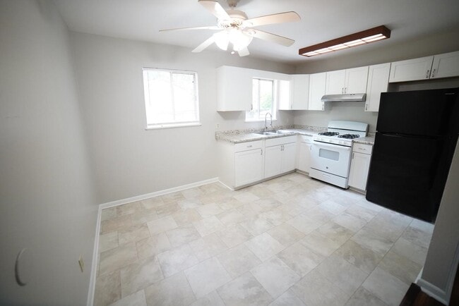 Building Photo - 1329 Blossom Cir