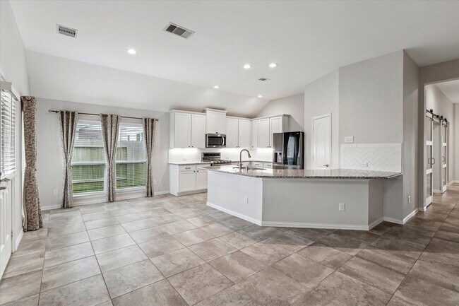 Building Photo - 142 Dina Ln