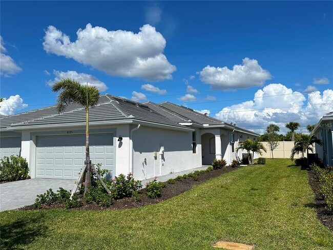 Building Photo - 8225 Shr Lk Dr