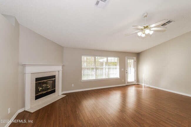 Building Photo - 10450 McGirts Creek Dr