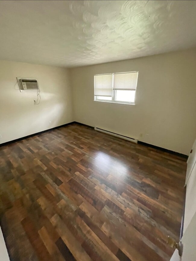 Building Photo - 6465 Frazeysburg Rd