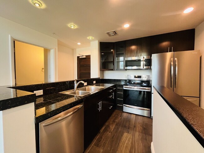 Building Photo - "Discover Urban Elegance: Spacious 1417 Sq Ft Studio Condo in the Heart of Phoenix!"