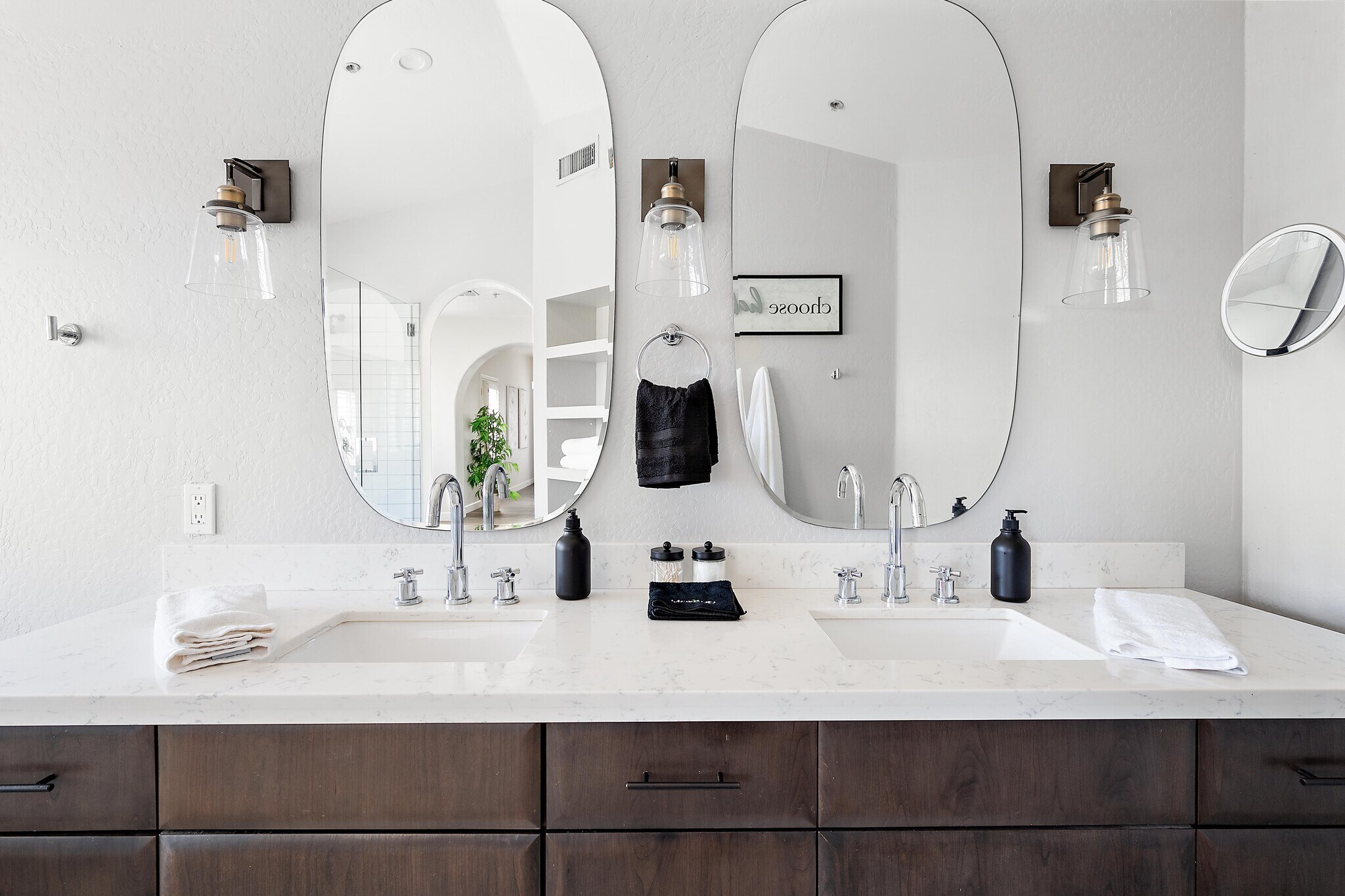 Building Photo - 13010 E Shangri La Rd