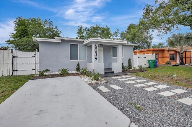 Building Photo - 6039 SW 38th St