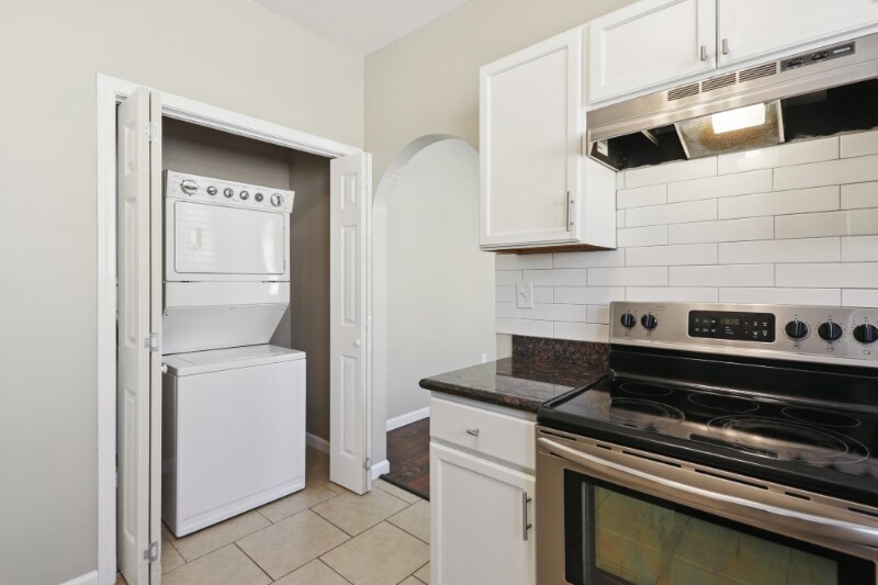 Building Photo - 615 S Hennessey St