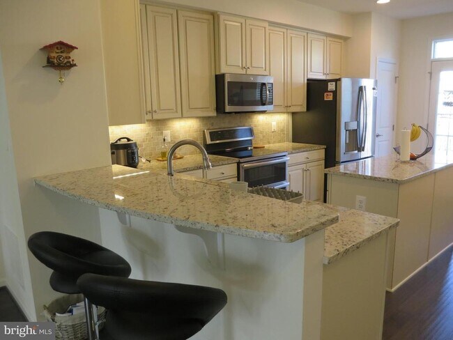 Building Photo - 1710 Featherstone Rd