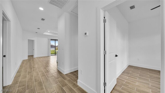 Building Photo - 330 Gordon Ave S