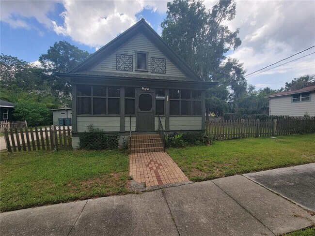 Primary Photo - 217 NE Tuscawilla Ave