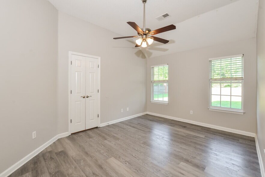 Building Photo - 8280 Dexter Ridge Cove E