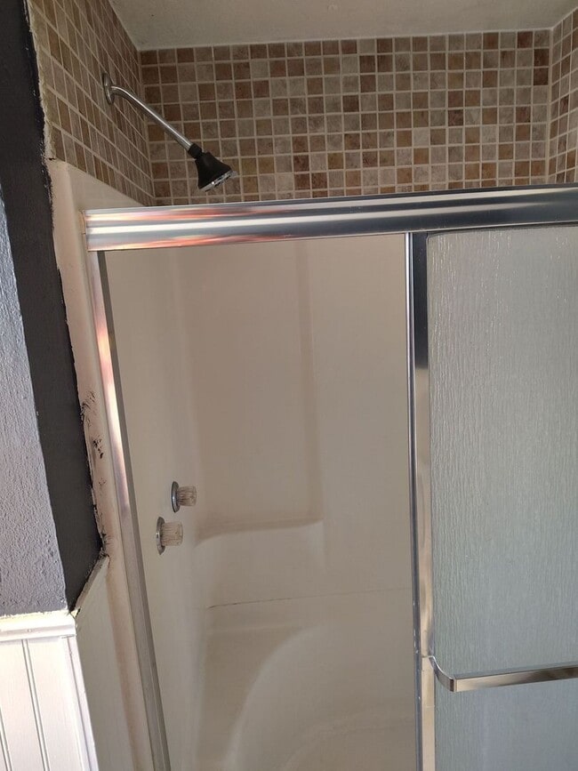 Building Photo - 1819 Green Siding Rd