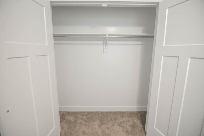 Building Photo - Beautiful 4 Bedroom Townhome in Saratoga Springs!