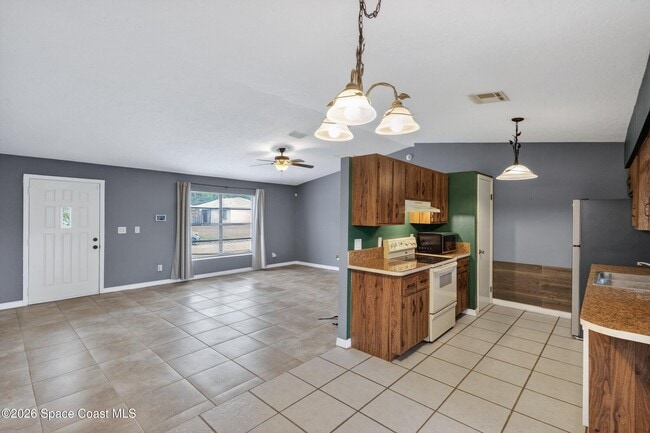 Building Photo - 352 Jacaranda Ave NW