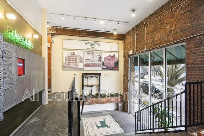 Building Photo - 326 Nelson St SW